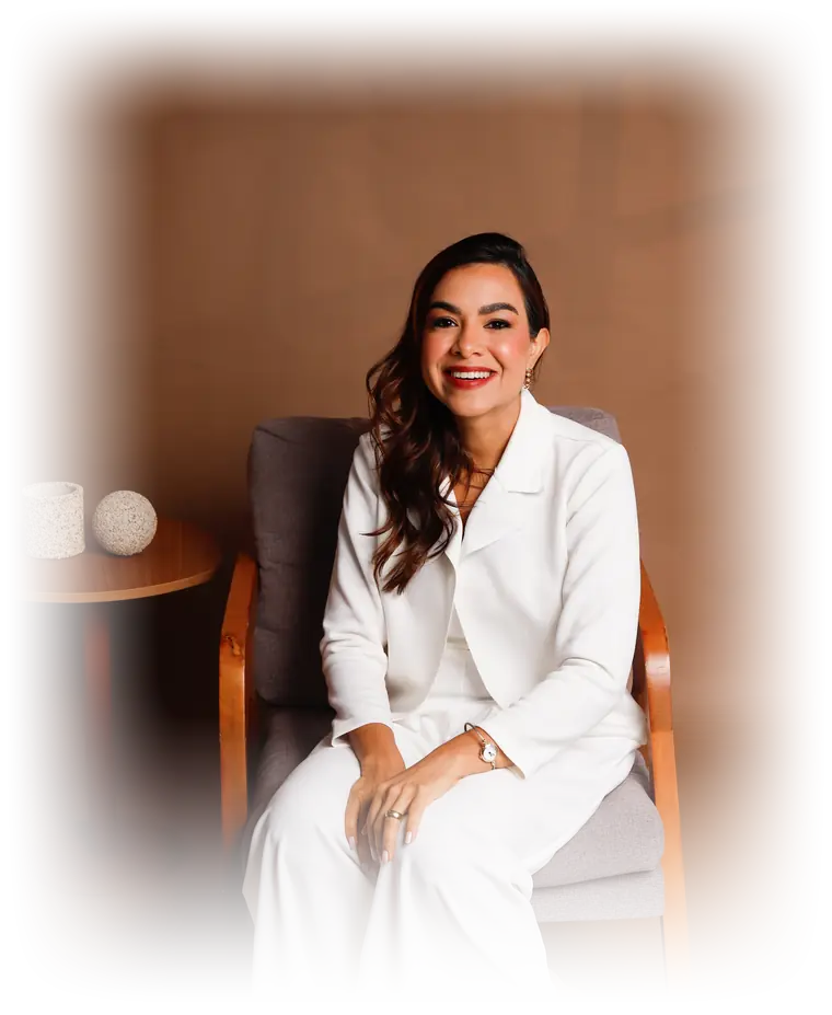 Dra. Catarina Gurjão em ambiente de atendimento